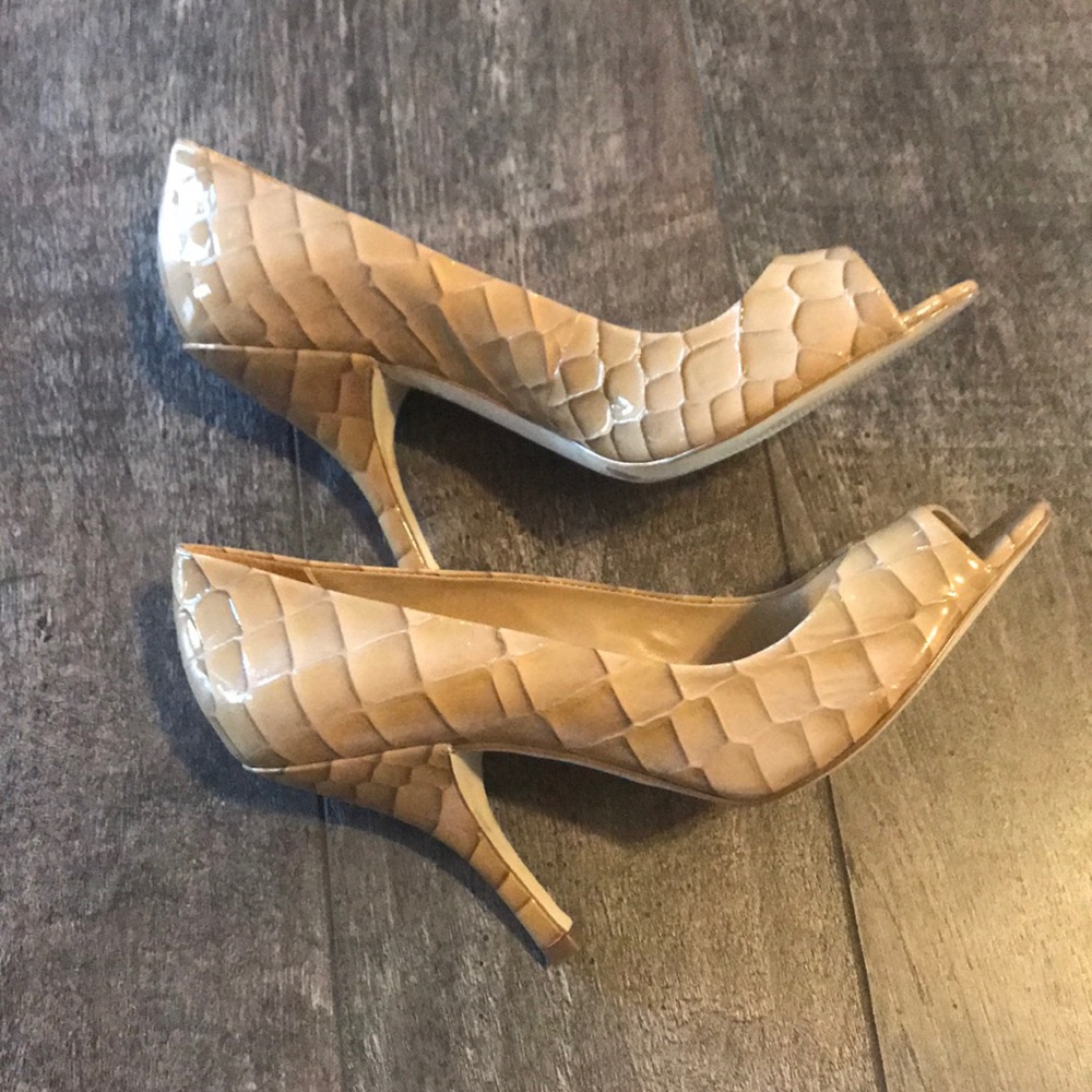 BCBGirls Peep Toe Pumps - Size 10 - Picture 4 of 5